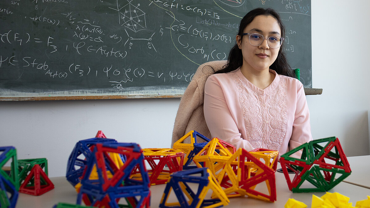 Einblick in die Mathematik: Praktikum am Lehrstuhl für Algebra und
